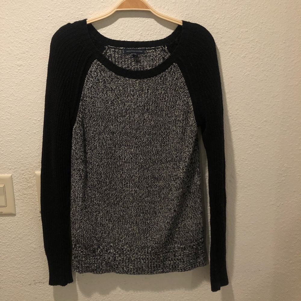 American Eagle Black and Gray Sweater